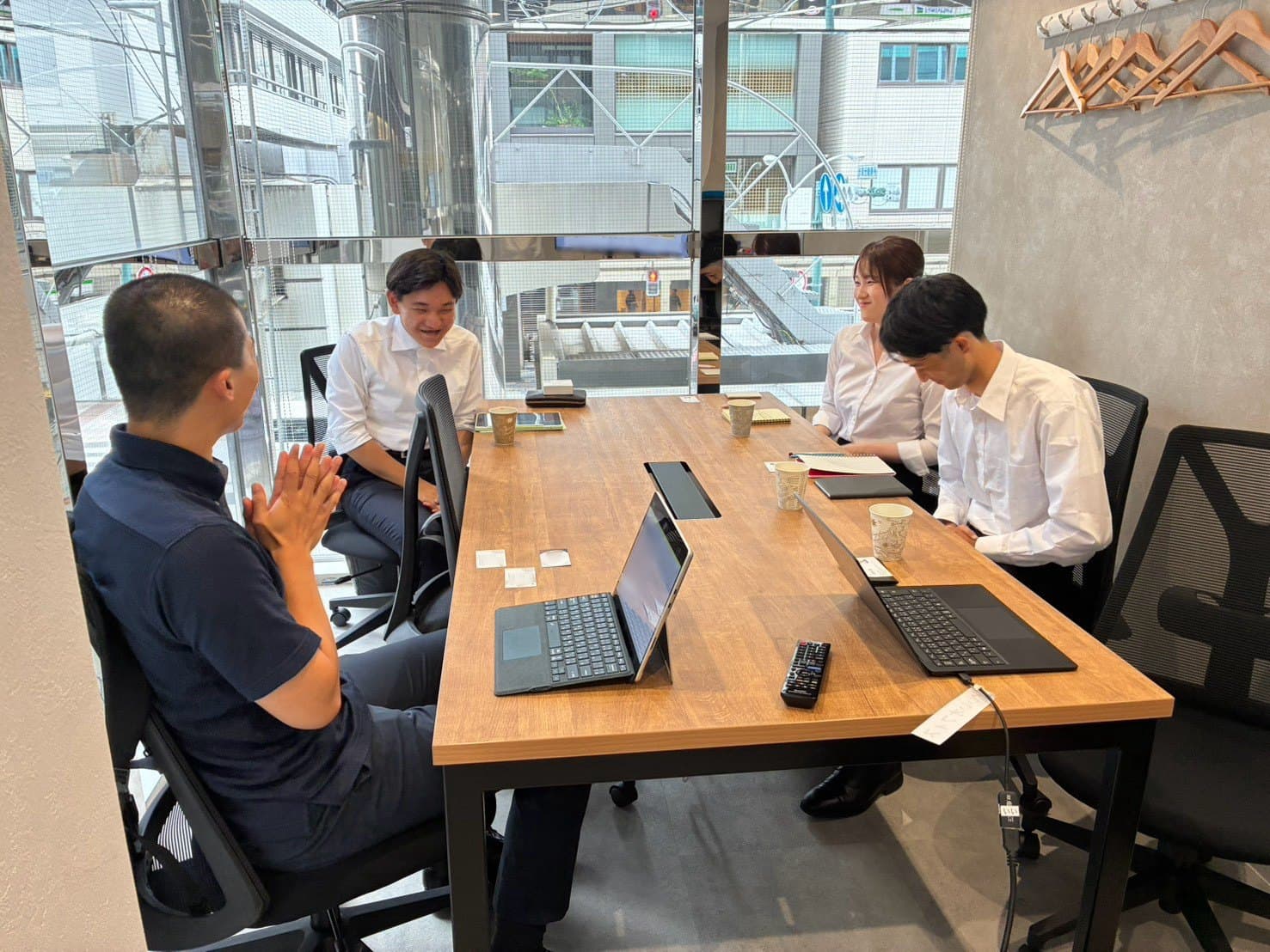 「いいオフィス京都四条通」でのミーティングの様子。